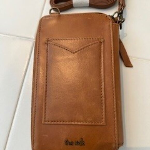 Silverlake Smartphone Cross Body Embossed - Picture 2 of 5